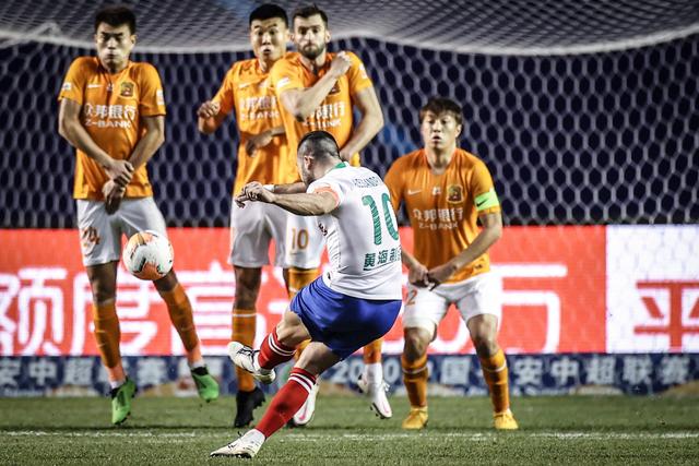 威金顿32分阿不都12+9 新疆客胜浙江总分2-1