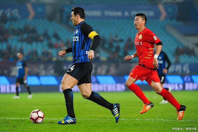 欧冠-吉鲁2球2助攻 AC米兰4-0大胜夺小组第2出线