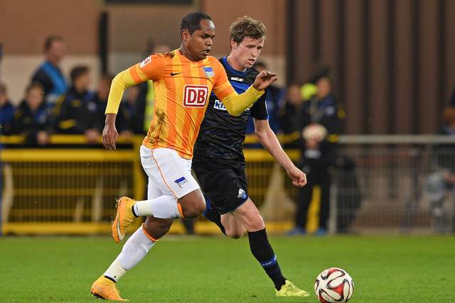 欧冠-大马丁神扑 尤文图斯0-0战平阿斯顿维拉