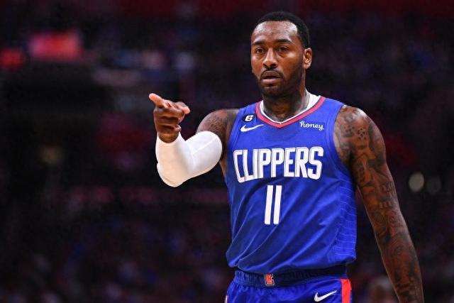 詹姆斯父子同台合砍19分 湖人季前赛不敌太阳